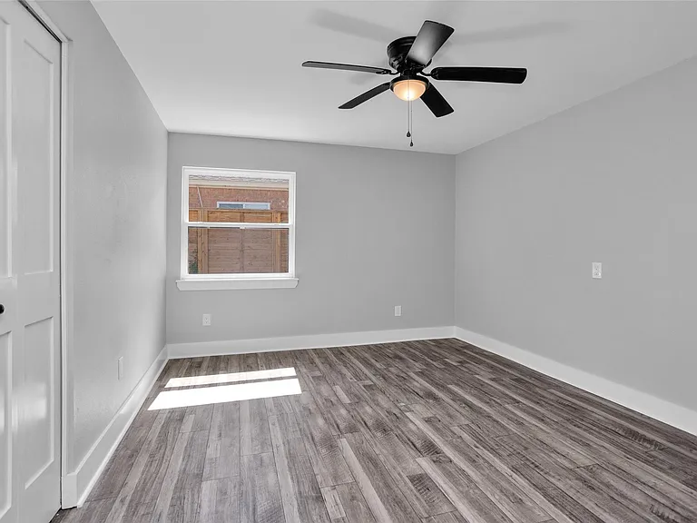 101 April Point Pl — Photo 10