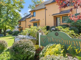 19 Woodway Rd APT 2, Stamford, CT 06907