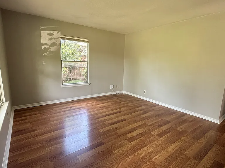 4318 Diamondhead Dr — Photo 2