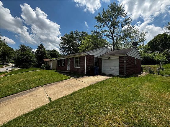 3rd image of 736 Brotherton Ln