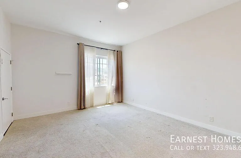 4348 Mammoth Ave #303 — Photo 18