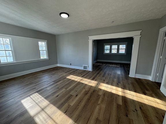 2nd image of 2751 Laurel Ave