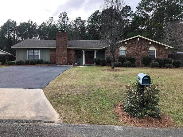 1203 Lakeshore Dr, Douglas, GA 31533