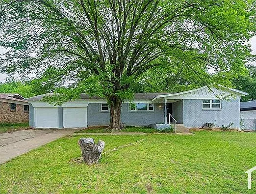 704 Clebud Dr — Photo 1