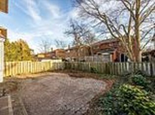 38 Parade Sq, Toronto, ON M1C 3T6