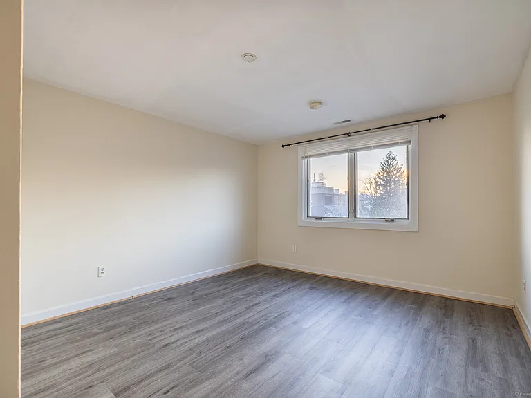 980 Lindley St #304F — Photo 14