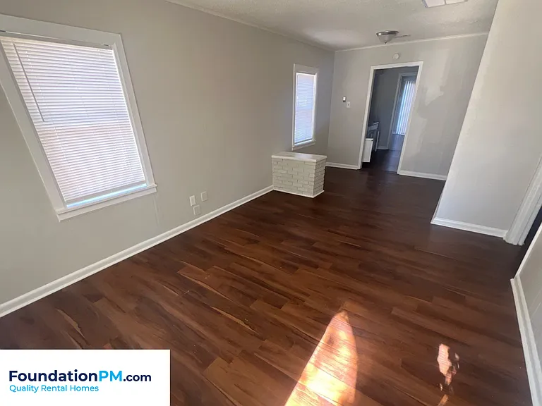 2292 Redwood Ave — Photo 6