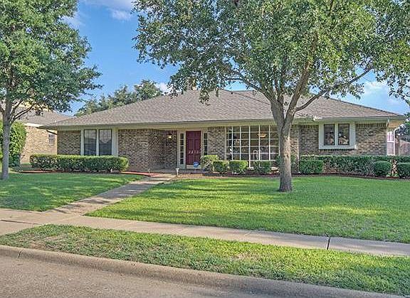 2nd image of 2212 Silver Holly Ln