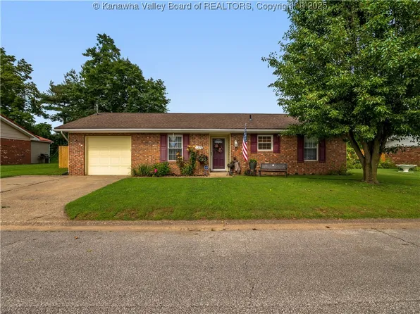 1372 Riverdale Est, Winfield, WV 25213