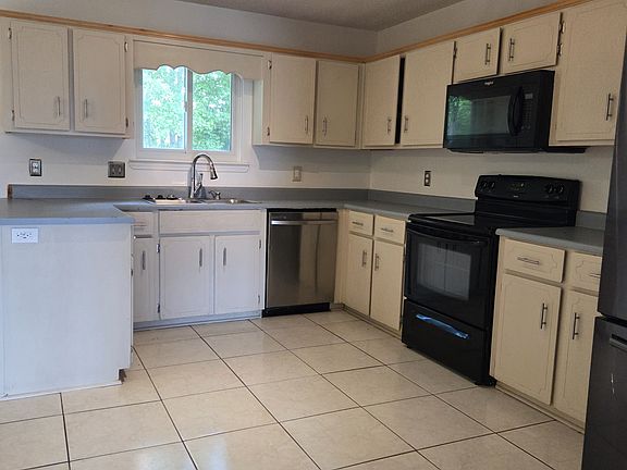 2nd image of 945 Ruth Dr