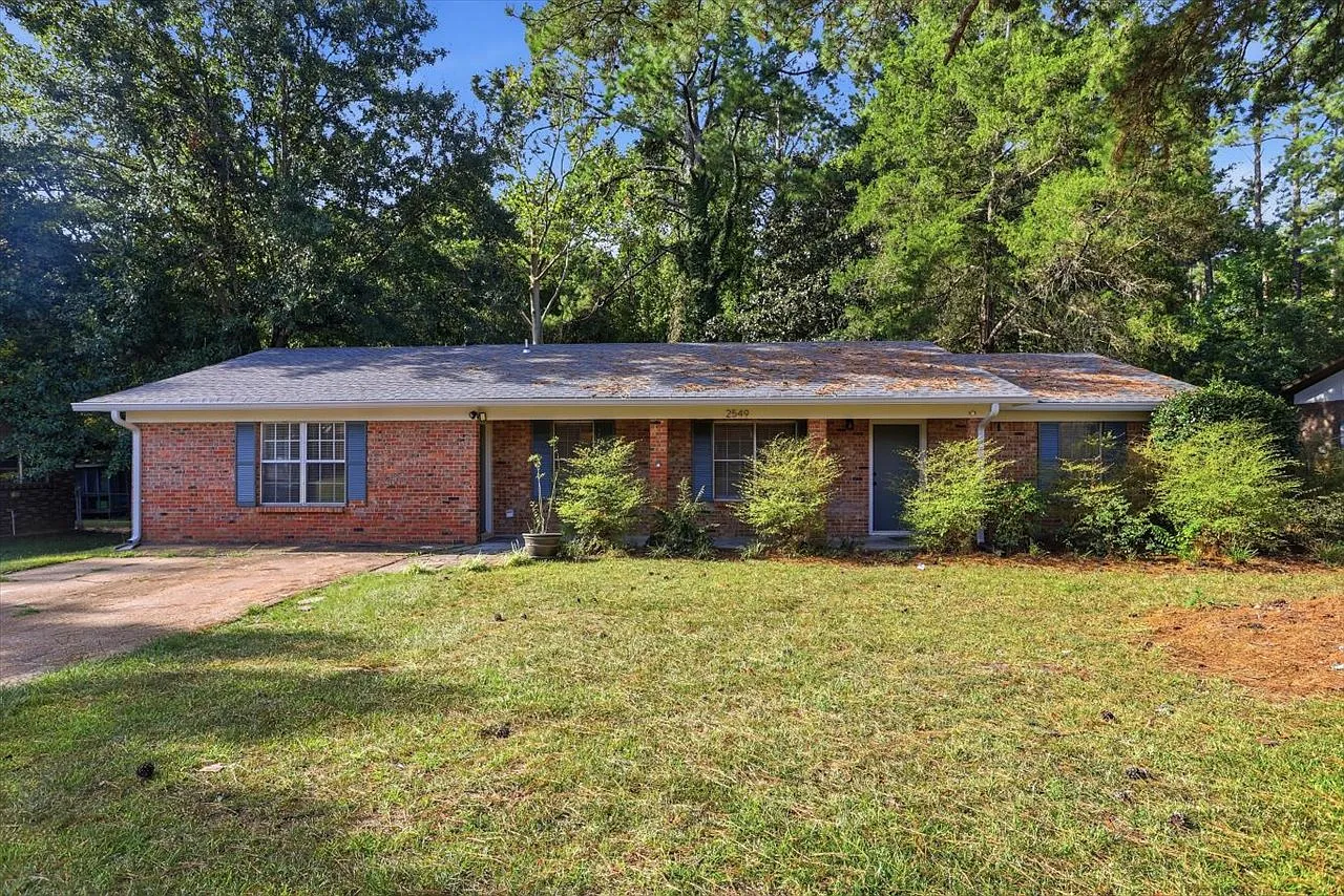 4 bed, 1816 sqft, $2,000 — Photo 1