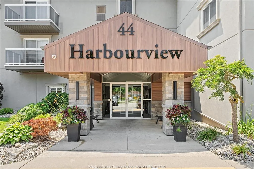 2 bed, 1.5 bath, 836 sqft, $2,250 — Photo 3