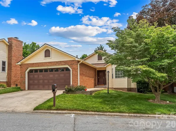 137 Exeter Ct, Hendersonville, NC 28791