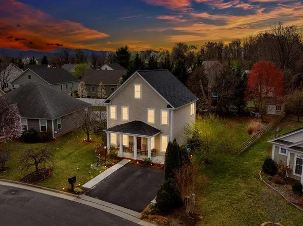 1060 Pendleton Dr, Waynesboro, VA 22980