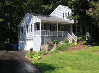 8 Vaillancourt Ln, Shelton, CT 06484