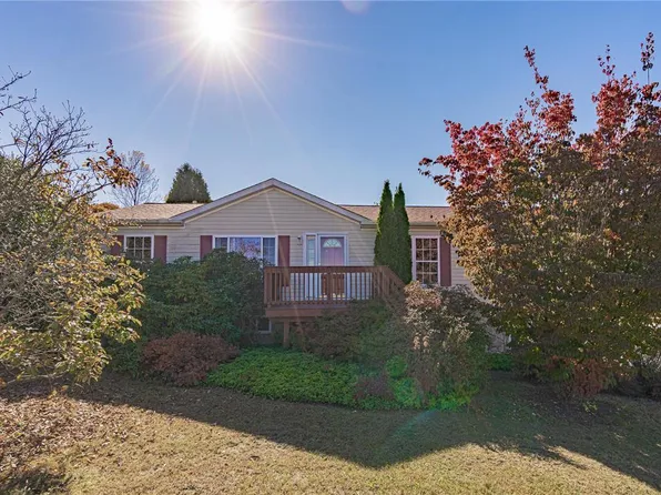 775 S Cottonwood Rd, Walnutport, PA 18088