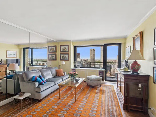 201 West 70th Street 33L image 2 of 7