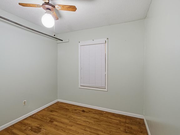 4th image of 206 Lone Star Rd