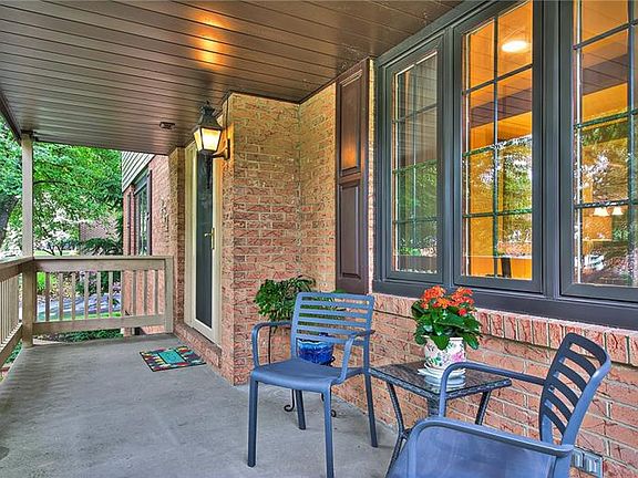 2nd image of 267 Courtney Pl