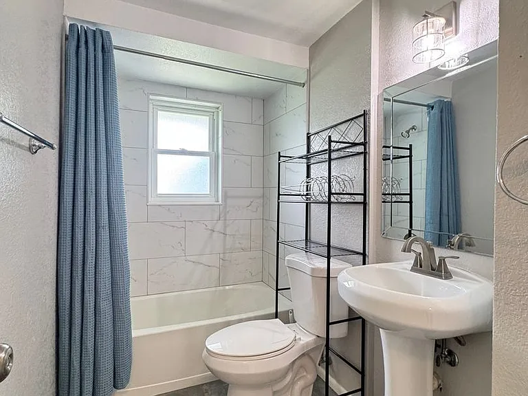 3410 Bay St — Photo 22
