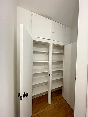 Rented by Evergreen Realty & Investments | media 7