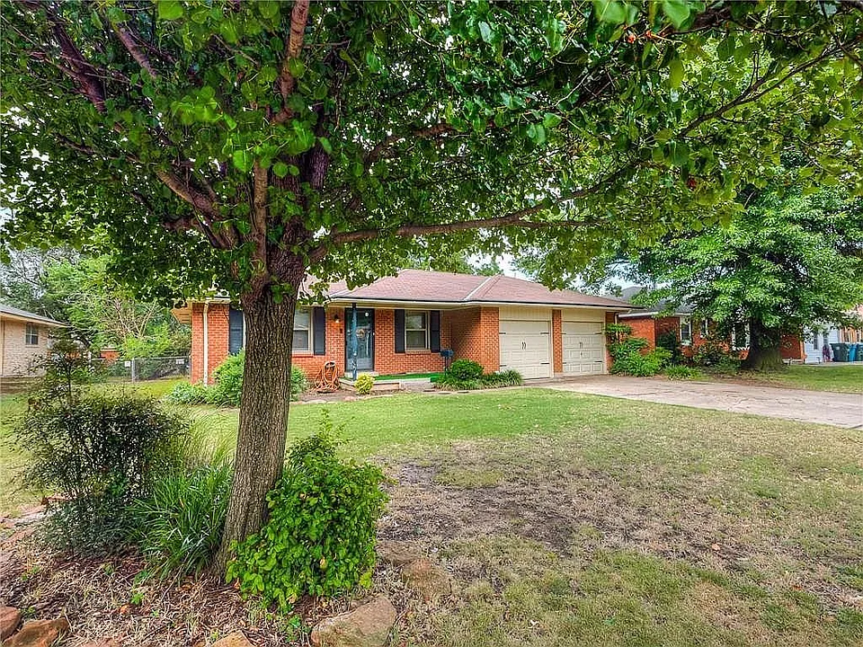 112 W Steed Dr