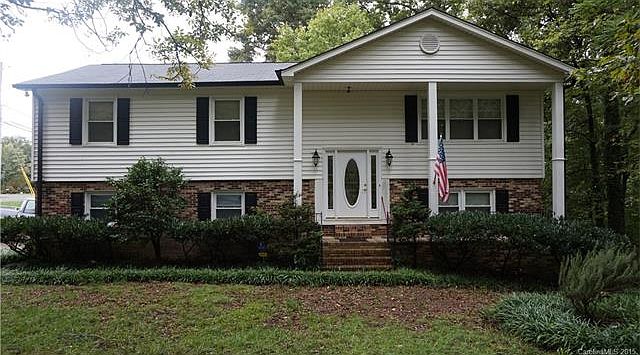1st image of 2107 Foxhunt Dr