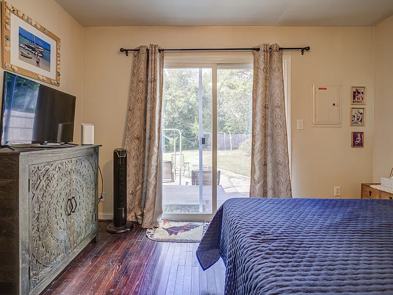 913 E Comanche St — Photo 17