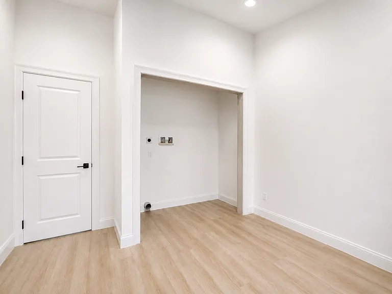 105 Watson Ave — Photo 10