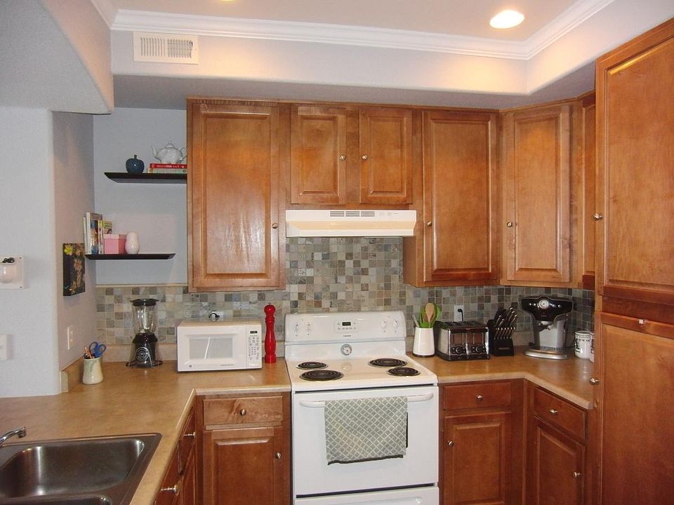Full-featured kitchen with LOTS of cabinet space.