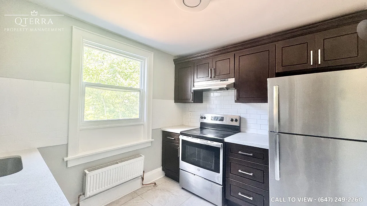 3 bed, 700 sqft, $1,595 — Photo 1