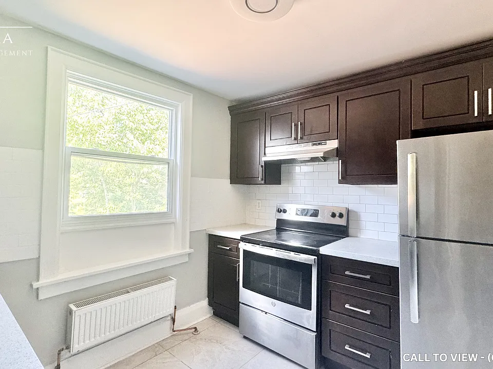 457 King St E #1
