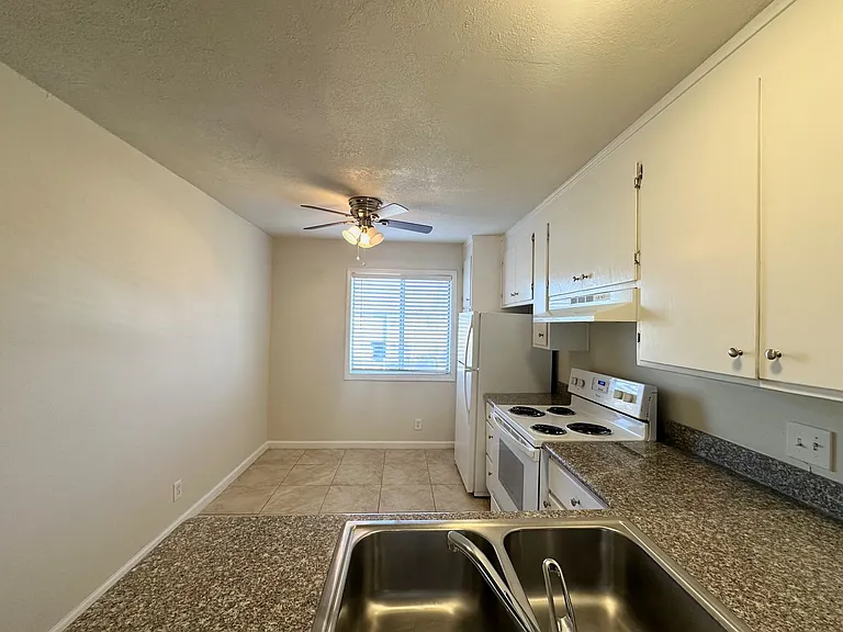 Lincoln Courtyards at 531 Glendora Avenue — Photo 41