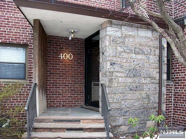 1st image of 400 Park Pl APT 3A
