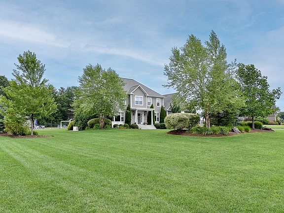 2nd image of 25 Linden Ln