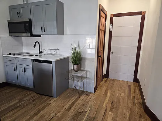 Rented by Apple Realty Group Corp | media 17