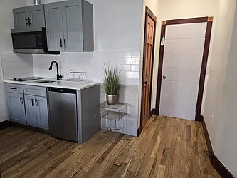 Rented by Apple Realty Group Corp