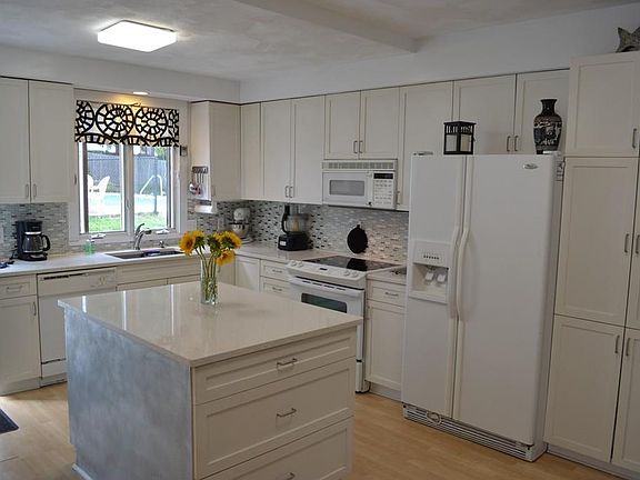 3rd image of 133 Neponset St