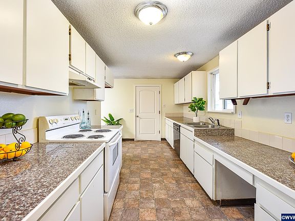 4th image of 1030 SE Ball Blvd
