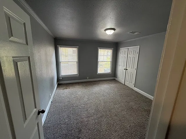 Charming 3-Bedroom Home with Fenced Yard — Photo 4