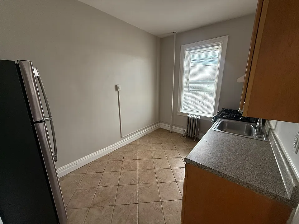 164 Sterling Ave #33E