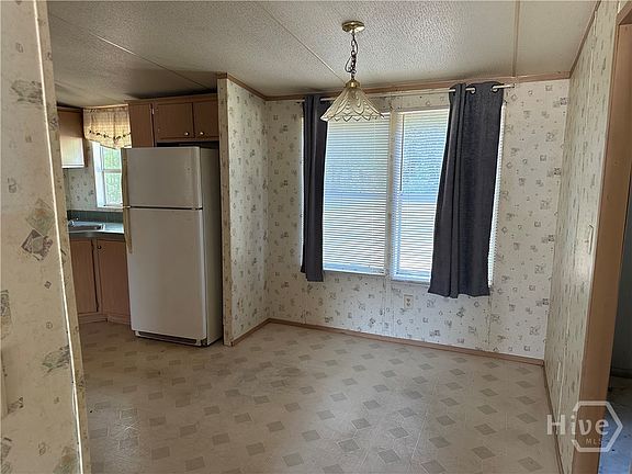 3rd image of 136 Corral Road