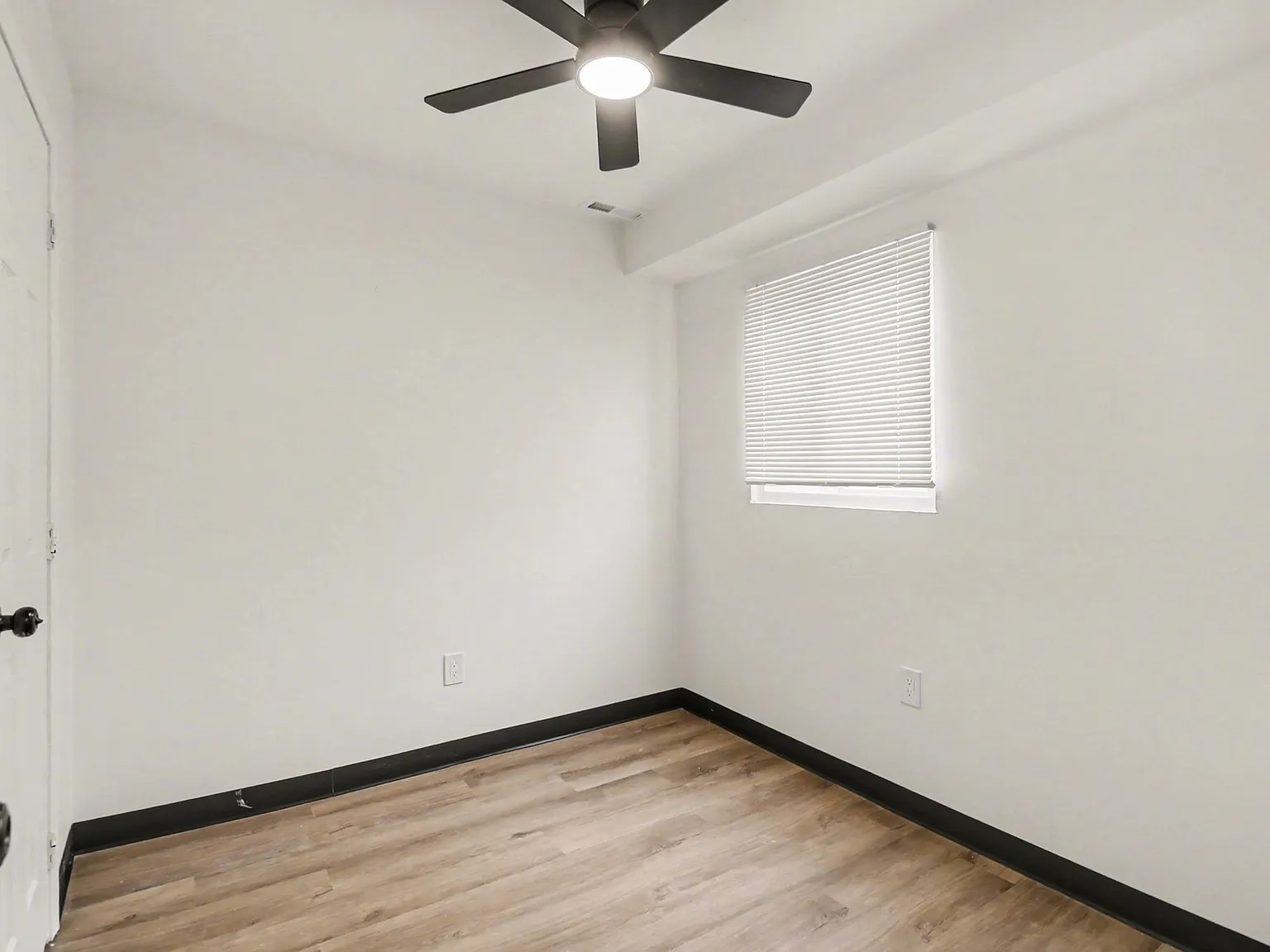 2 bed, 800 sqft, $1,100 — Photo 2