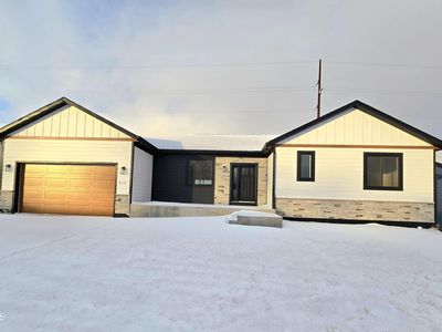 216 7th St NE, Watford City, ND, 58854