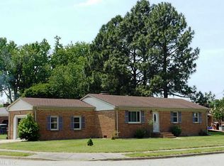 445 McCosh Dr, Chesapeake, VA 23320