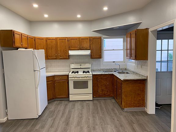 2nd image of 50 Fuller St