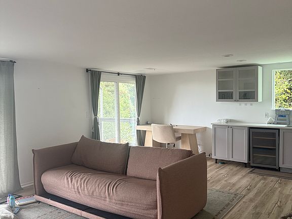 3rd image of 515 Redwood Ave #A