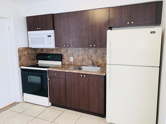 5th image of 16110 NE 19th Pl APT 4