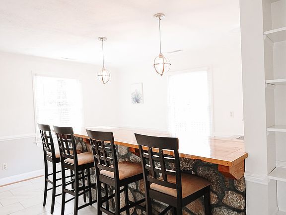 4th image of 589 Moore Rd #B