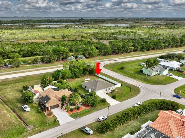 3002 SE East Blackwell Drive, Port St Lucie, FL 34952